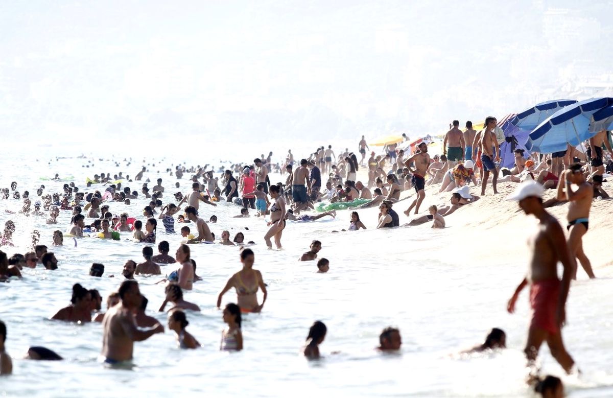 Alanya\'da Plajlar Doldu Taştı