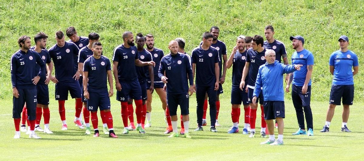 Antalyaspor\'un Salzburg Kampı Devam Ediyor