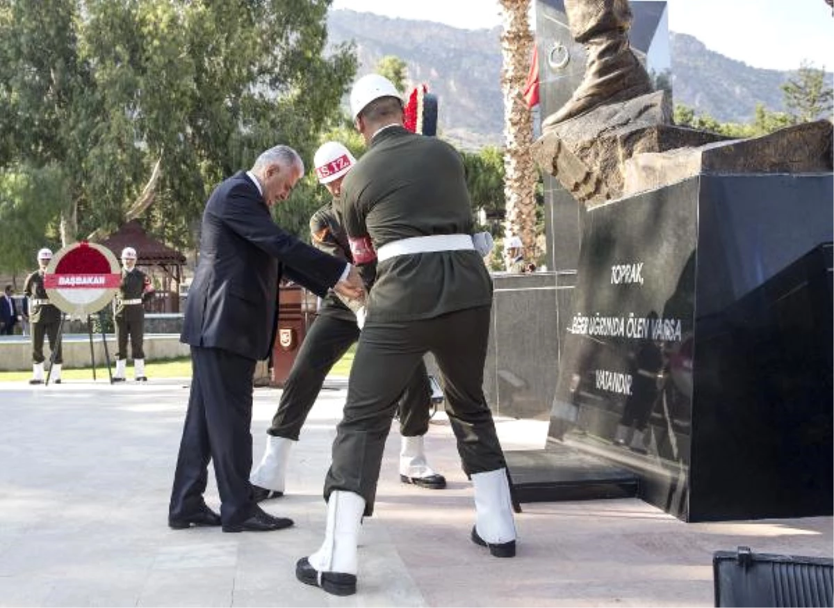 Başbakan Binali Yıldırım Boğaz Şehitliği\'ni Ziyaret Etti - 2 - Ek Görüntü ve Fotoğraf