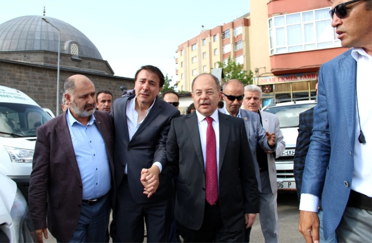 Başbakan Yardımcısı Recep Akdağ, Milletvekili Aydemir\'in Annesinin Cenazesine Katıldı