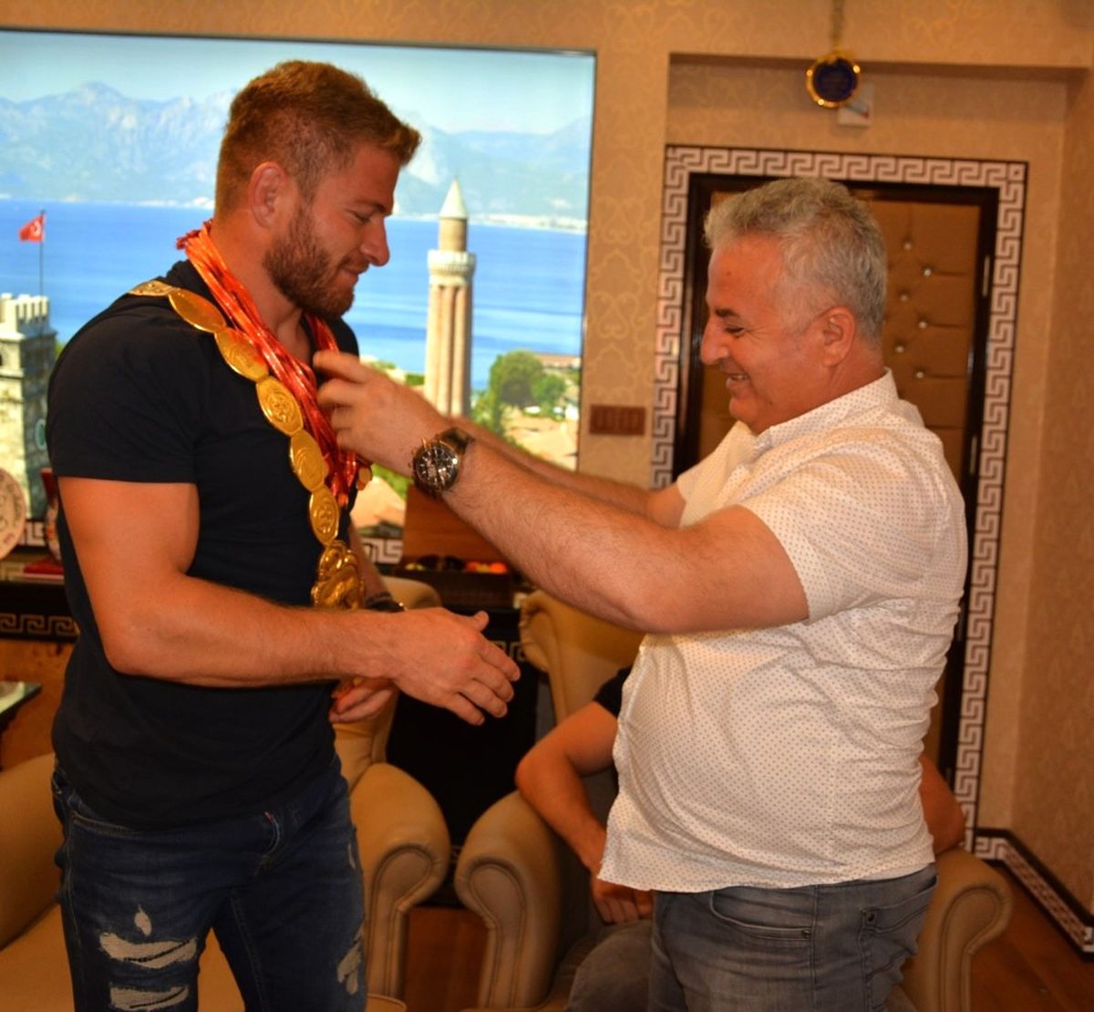 Başpehlivan Balaban\'a Güreş Ağasından Cumhuriyet Altını