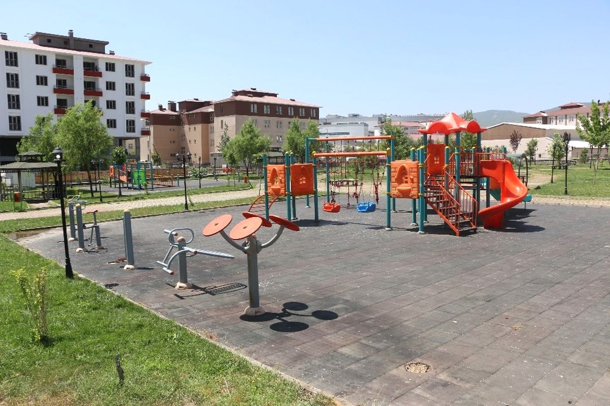 Bingöl Belediyesi, Parkları Onarıyor