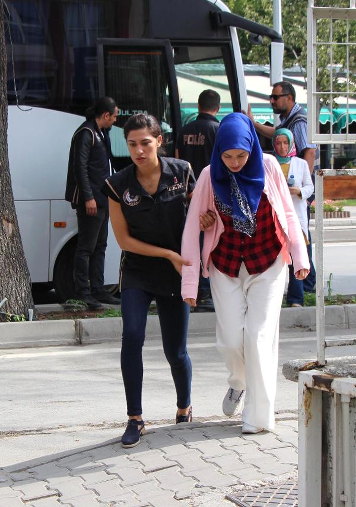 Bolu\'da 10 Fetö Şüphelisi Adliyede