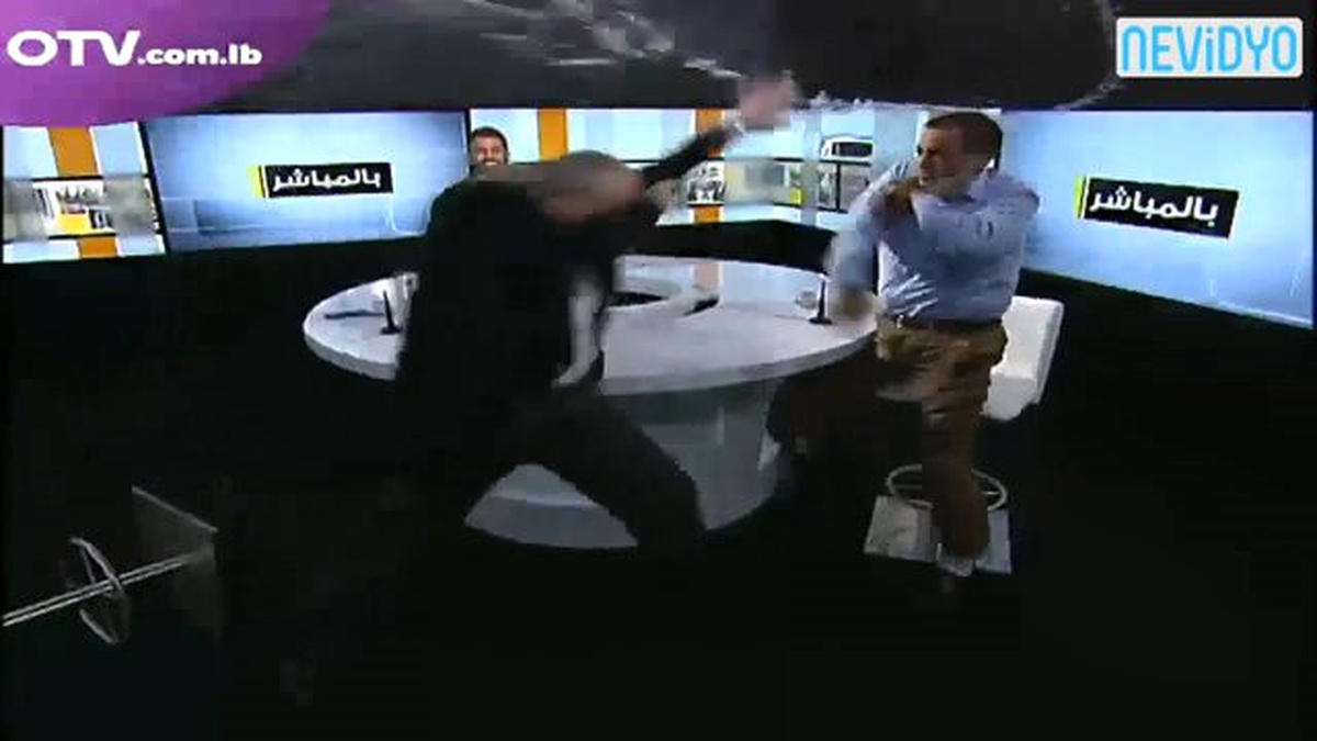 Canlı Yayında Yumruk Yumruğa Kavga Ettiler!
