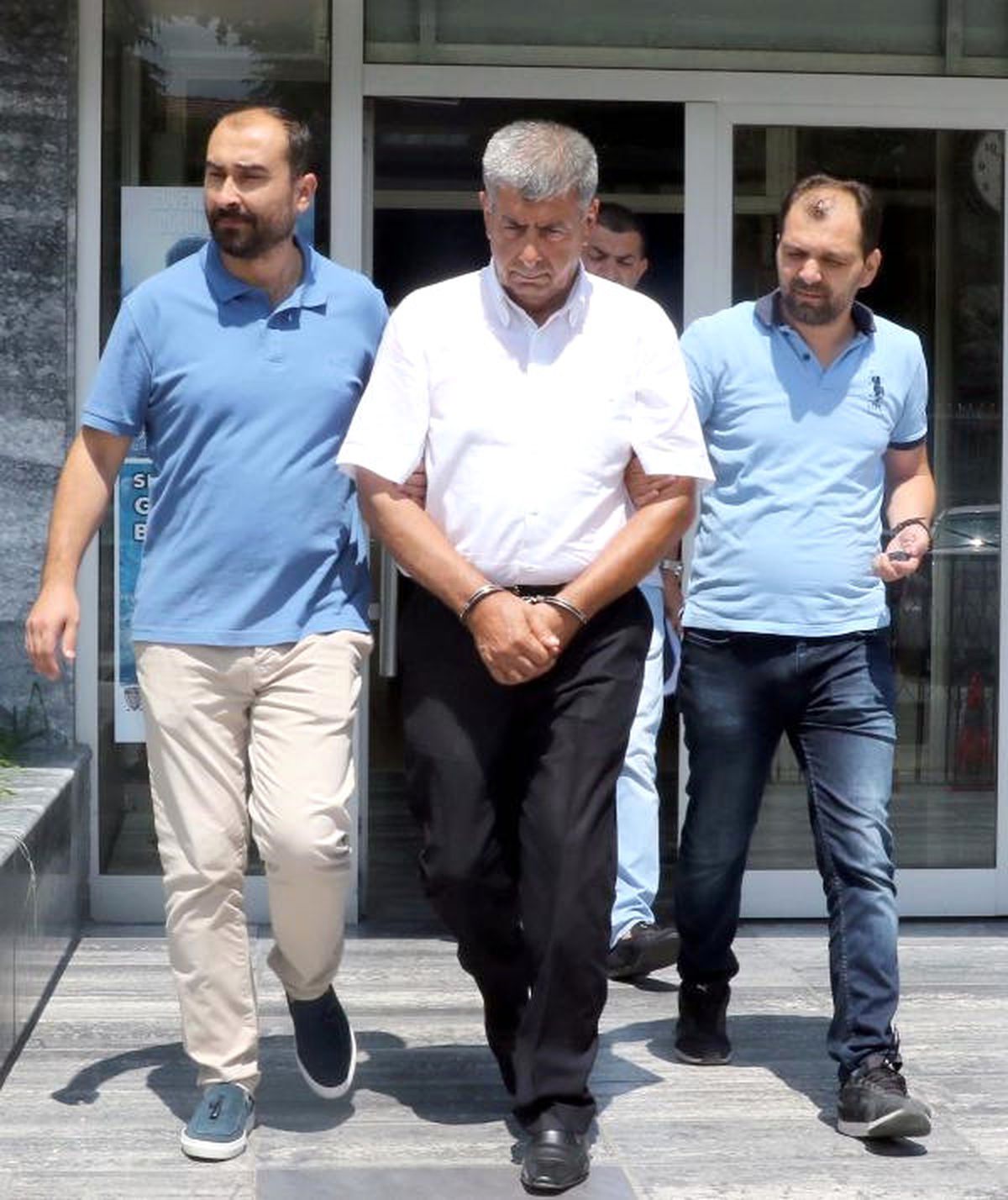 Çiftçinin Cephanelik Gibi Evine Baskın