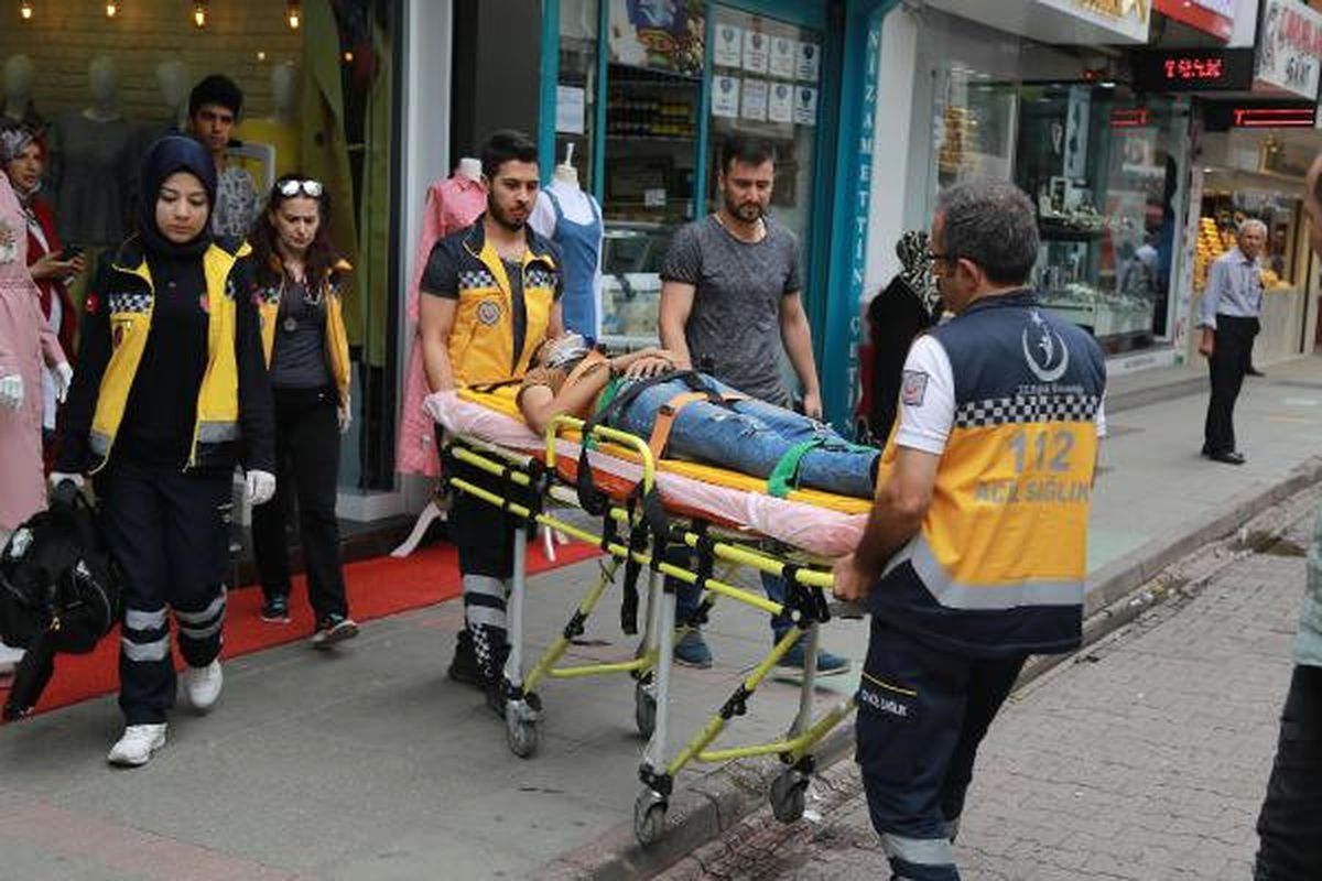 Çöken Asma Kattan Düşerek Yaralandı