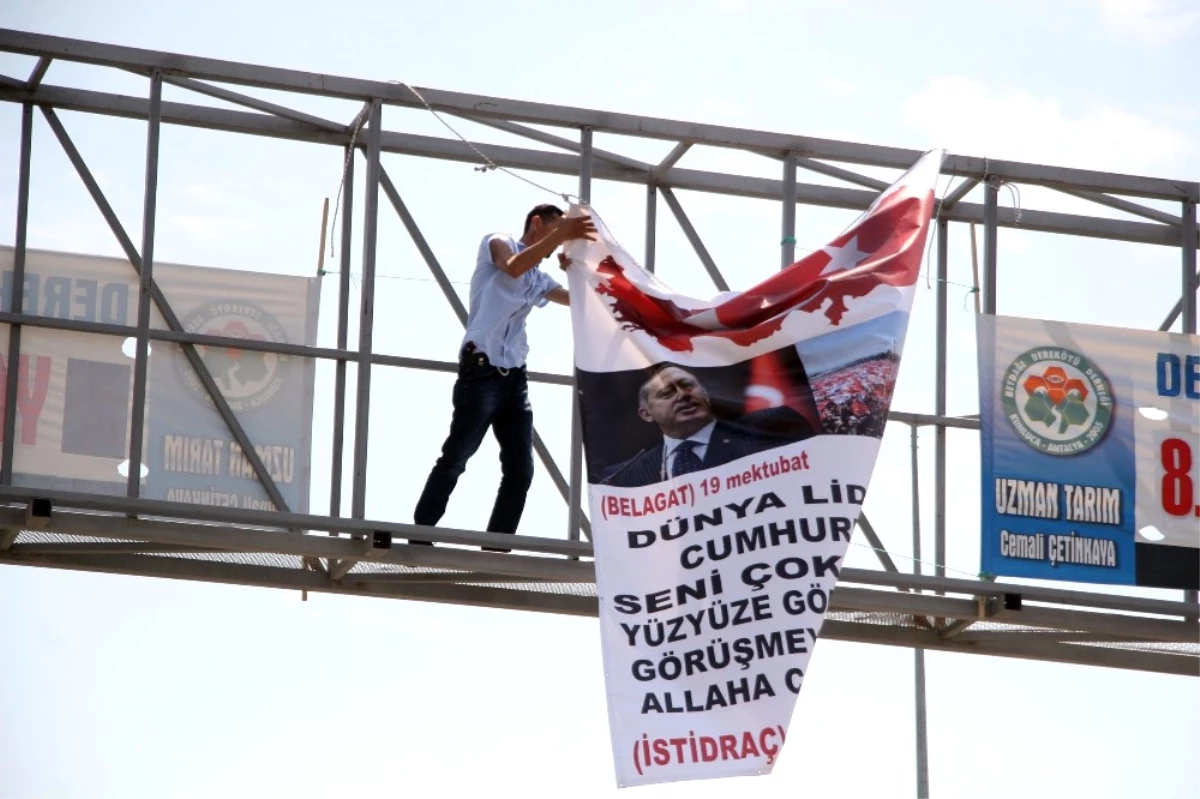 Antalya\'daki Erdoğan Pankartları, Polisi Alarma Geçirdi