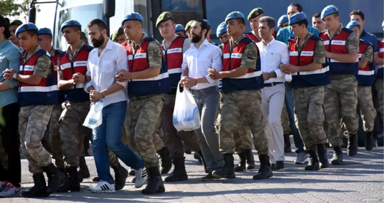 FETÖ\'nün Suikast Timi, Duruşmada Gülen Hakkındaki İddialar Okunurken Kulaklarını Kapattı