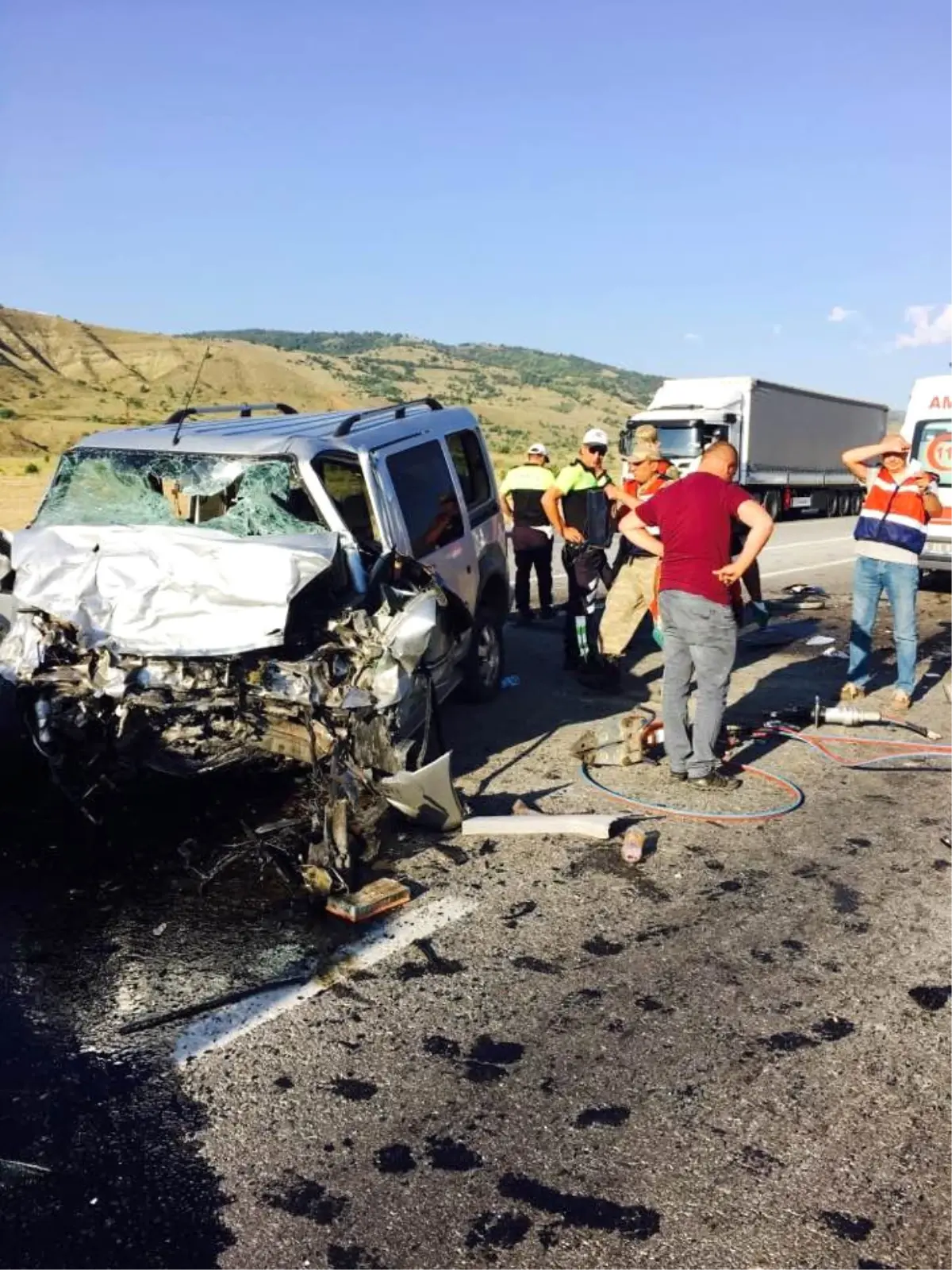 Erzincan\'da Trafik Kazası: 4 Ölü, 5 Yaralı