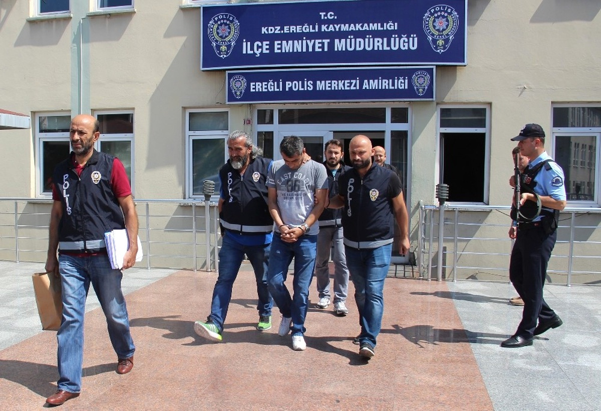Eşinin Aracına Bomba Süsü Verilmiş Düzenek Yerleştiren Koca Tutuklandı