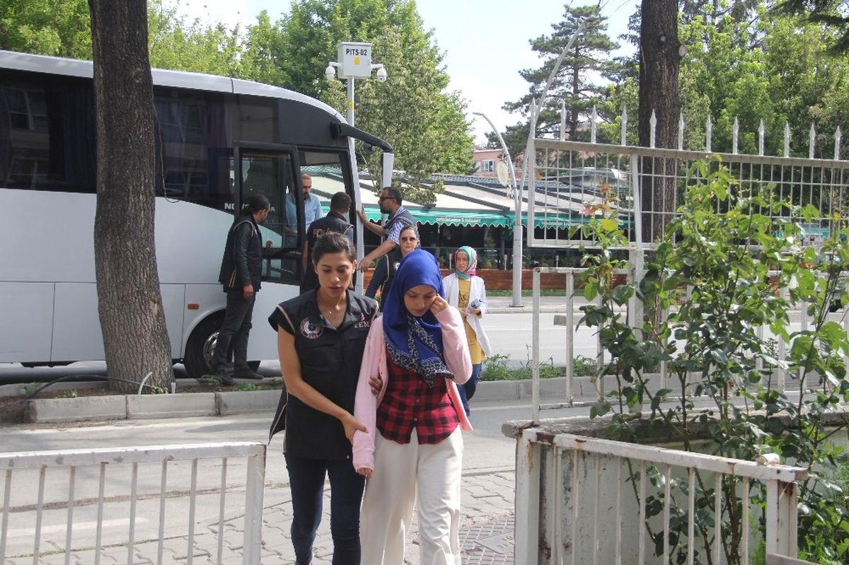 Fetö Şüphelisi 10 Kişi Adliyeye Sevk Edildi