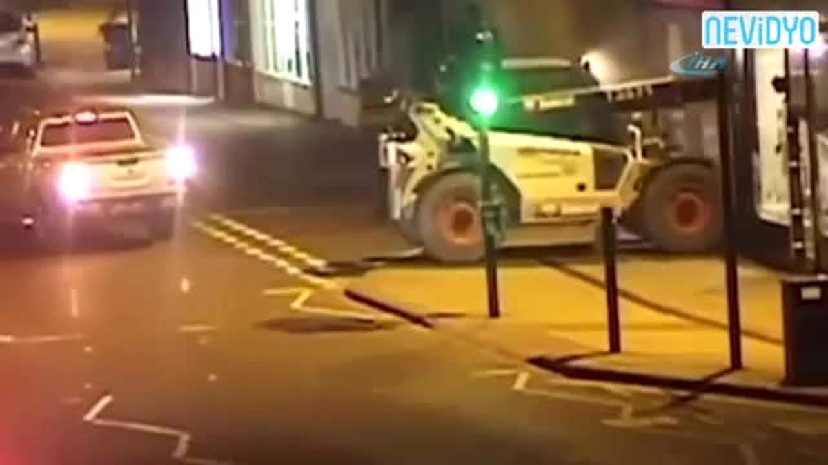 Forkliftle Atm\'yi Çaldılar