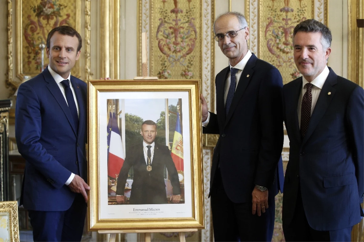 Fransa\'da Macron\'un Portresi Polemiği