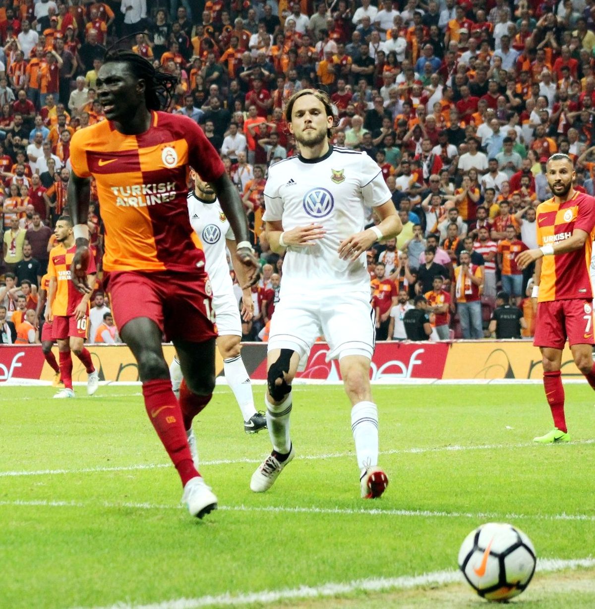 Galatasaray\'dan Avrupa\'ya Erken Veda