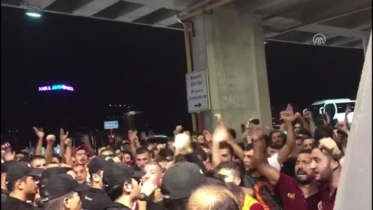 Galatasaray Taraftarı Florya\'da