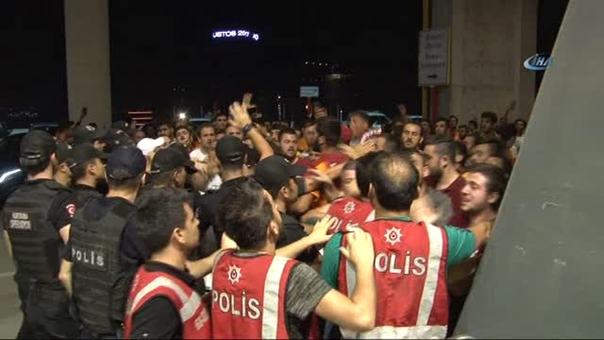 Galatasaray Taraftarından Büyük Tepki