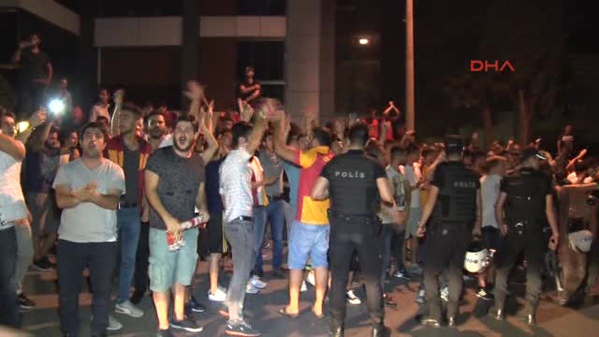 Galatasaraylı Oyuncular Florya\'ya Gelmedi