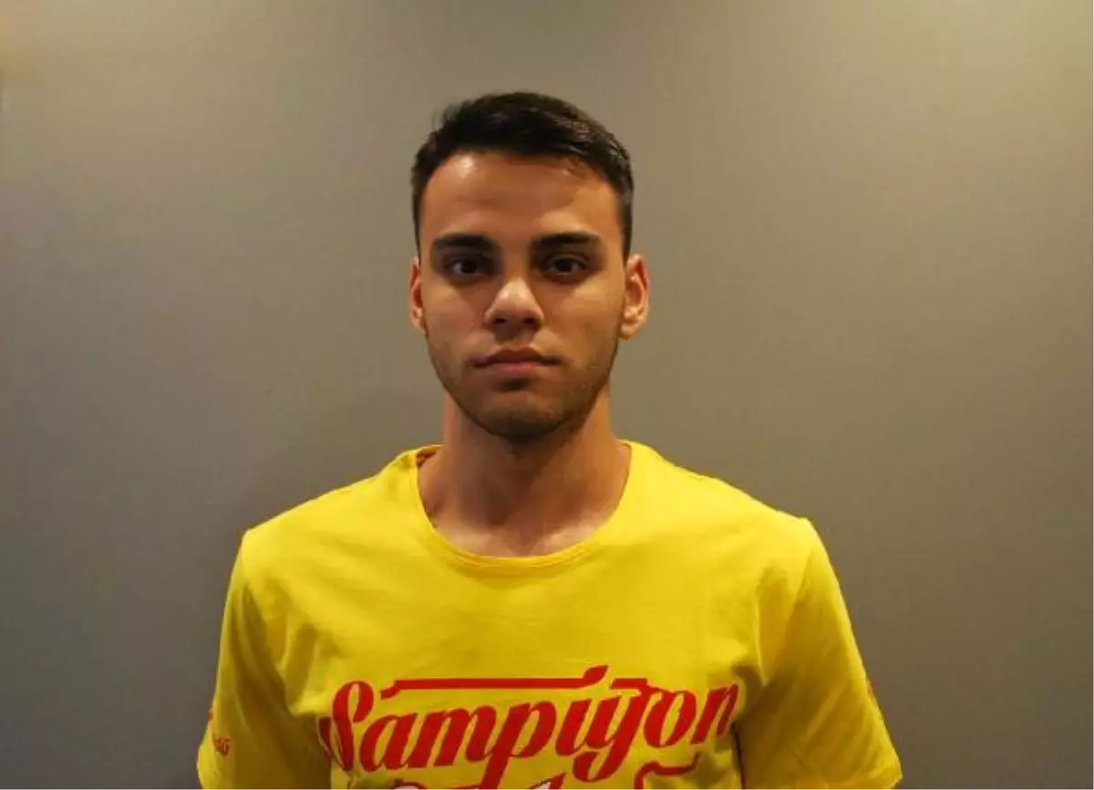 Göztepe, Doğanay Kılıç\'la 4 Yıllık Sözleşme İmzaladı