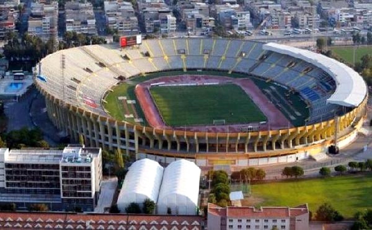 İzmir\'de Atatürk Stadı Tartışması