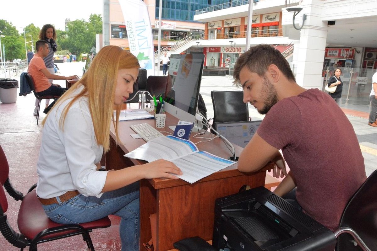İzmit Belediyesi Öğrencilere Danışmanlık Hizmeti Veriyor