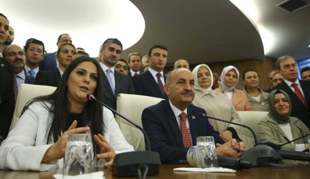 Jülide Sarıeroğlu: Aldığım Sorumluluğun Bilincindeyim