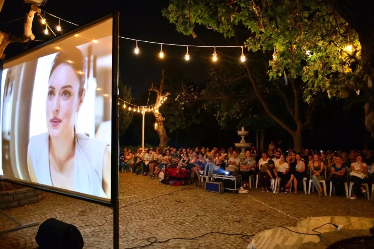 Kadıköy Parklarında Sinema Keyfi