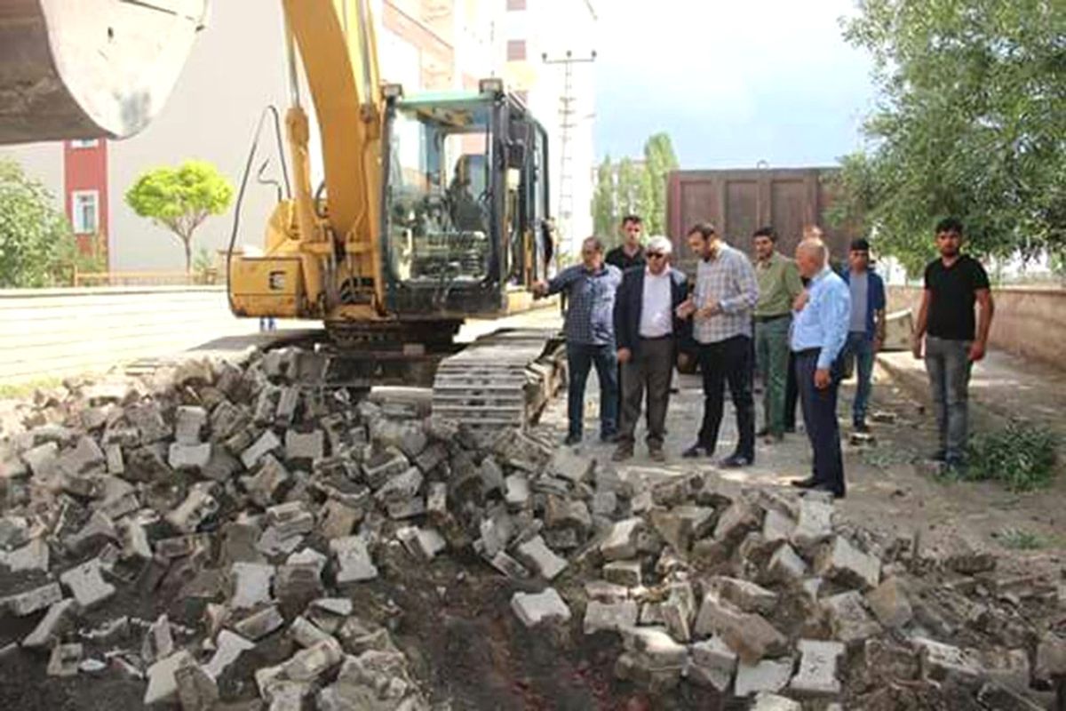 Kars Belediyesi Yol Çalışmalarına Başladı