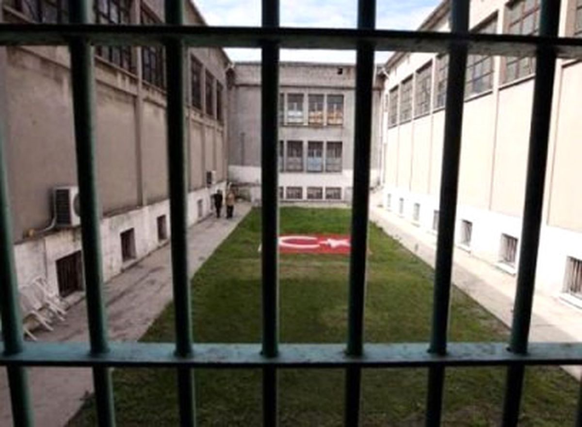 Kars Cezaevi\'nde İkna Edilen Mahkum Açlık Grevini Sona Erdirdi