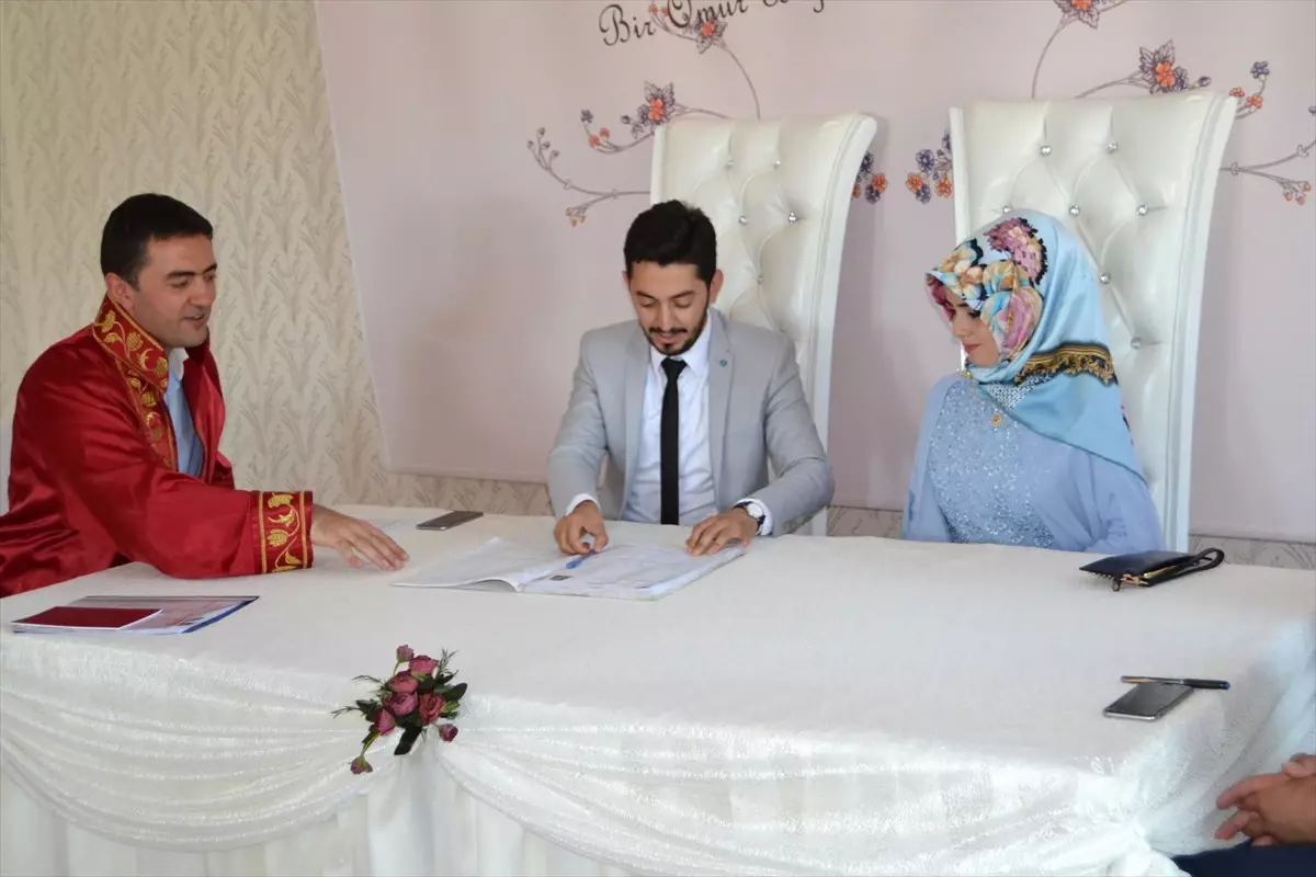 Kaymakam Tekbıyıkoğlu, Nikah Kıydı