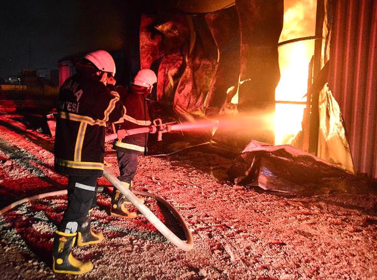Mobilya Fabrikası Yangında Küle Döndü