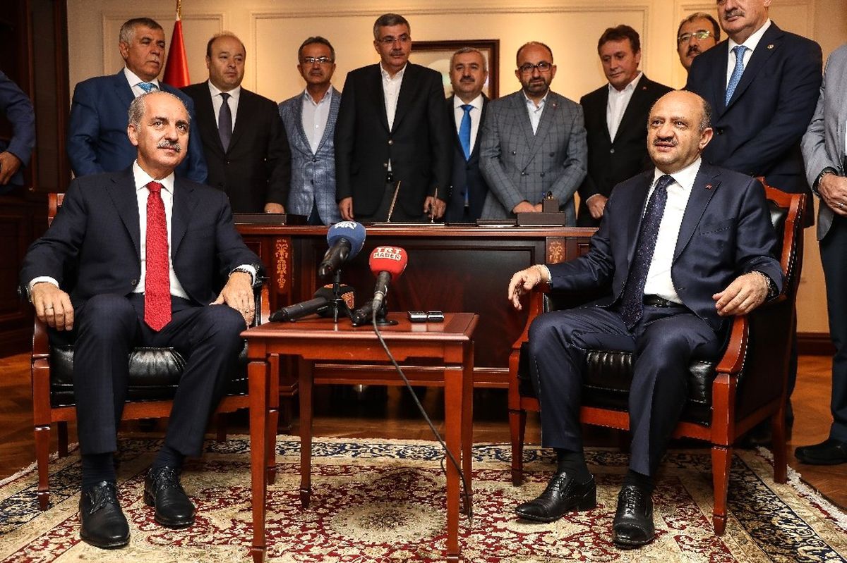 Numan Kurtulmuş, Başbakan Yardımcılığı Görevini Fikri Işık\'a Devretti