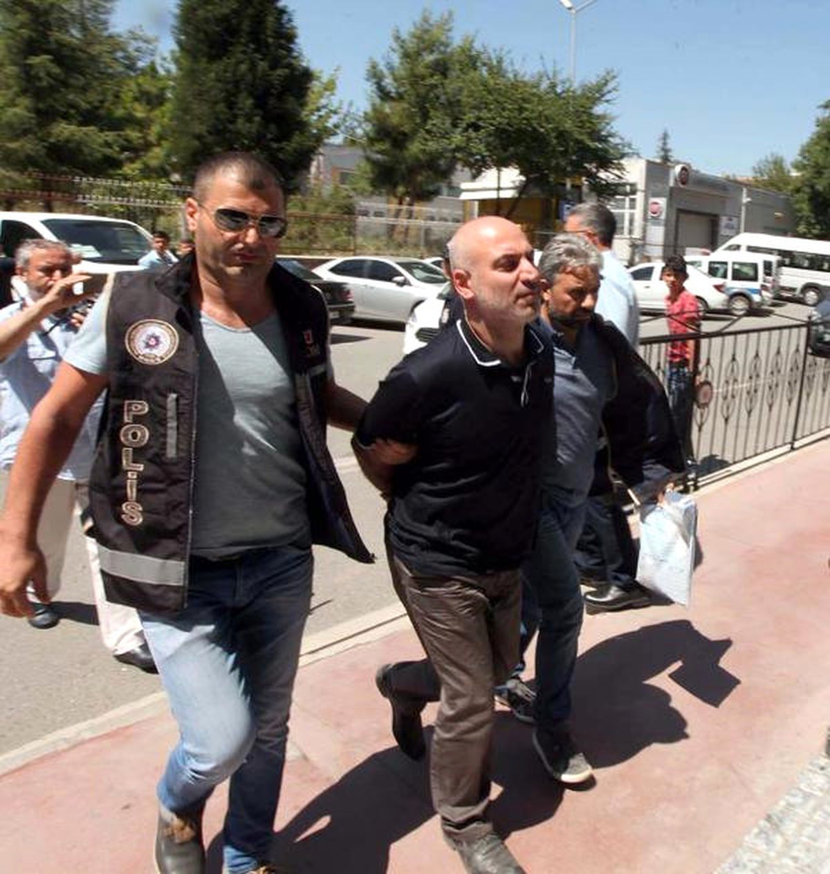 Organize Suç Örgütüne 10 Tutuklama