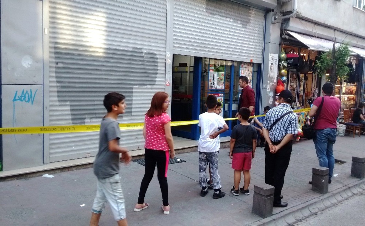Beyoğlu\'nda Silahlı Market Soygunu