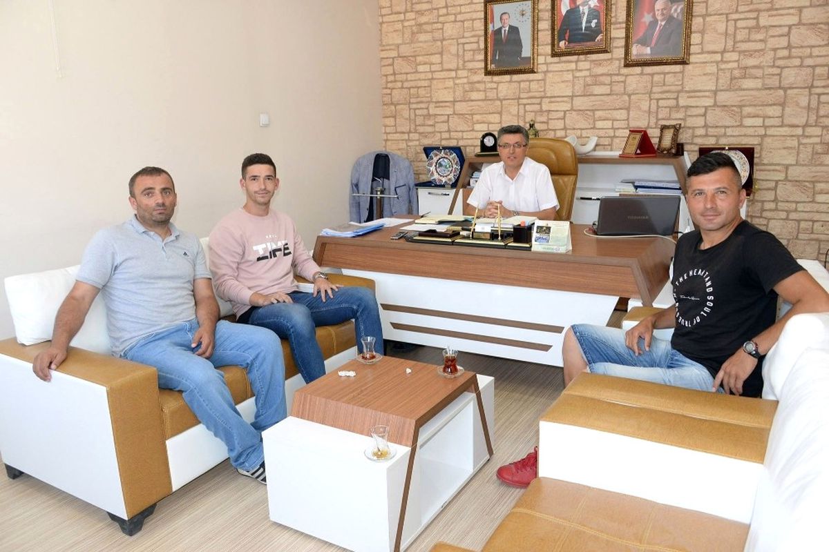Ümit Milli Takım Oyuncusundan Başkan Avcıoğlu\'na Ziyaret