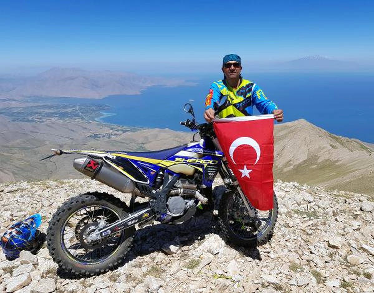 Vanlı Motokrosçular Zirvelere Tırmandı