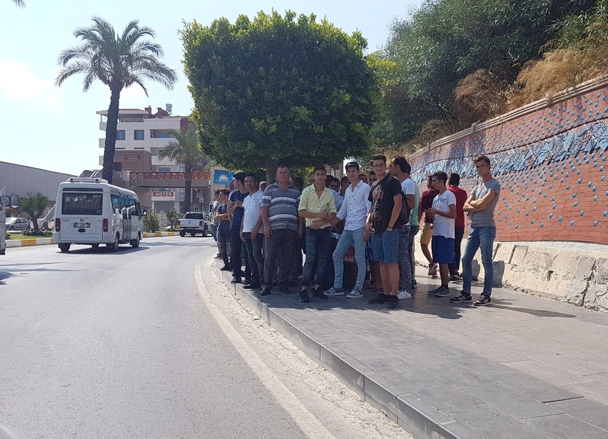 Antalya\'da Otobüs Beklemek