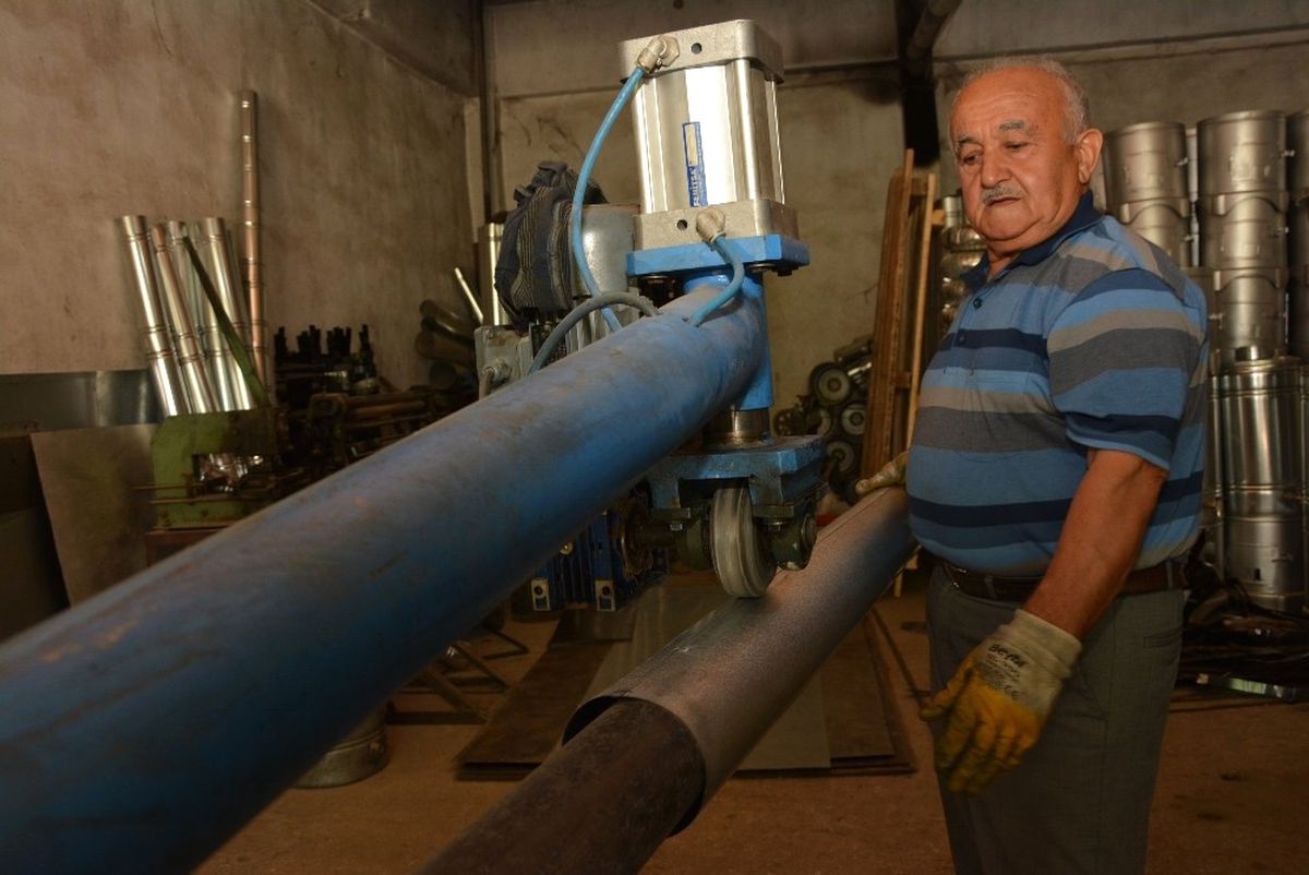 Antalya\'da Yılın Ahisi 48 Yıllık Soba Ustası Oldu