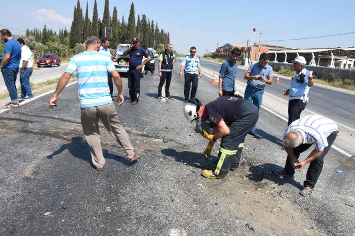 Aydın\'da Otomobil Kamyona Çarptı: 3 Yaralı