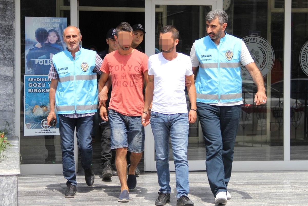 Bara Silahla Ateş Açınca Yoldan Geçen Genci Vurdular