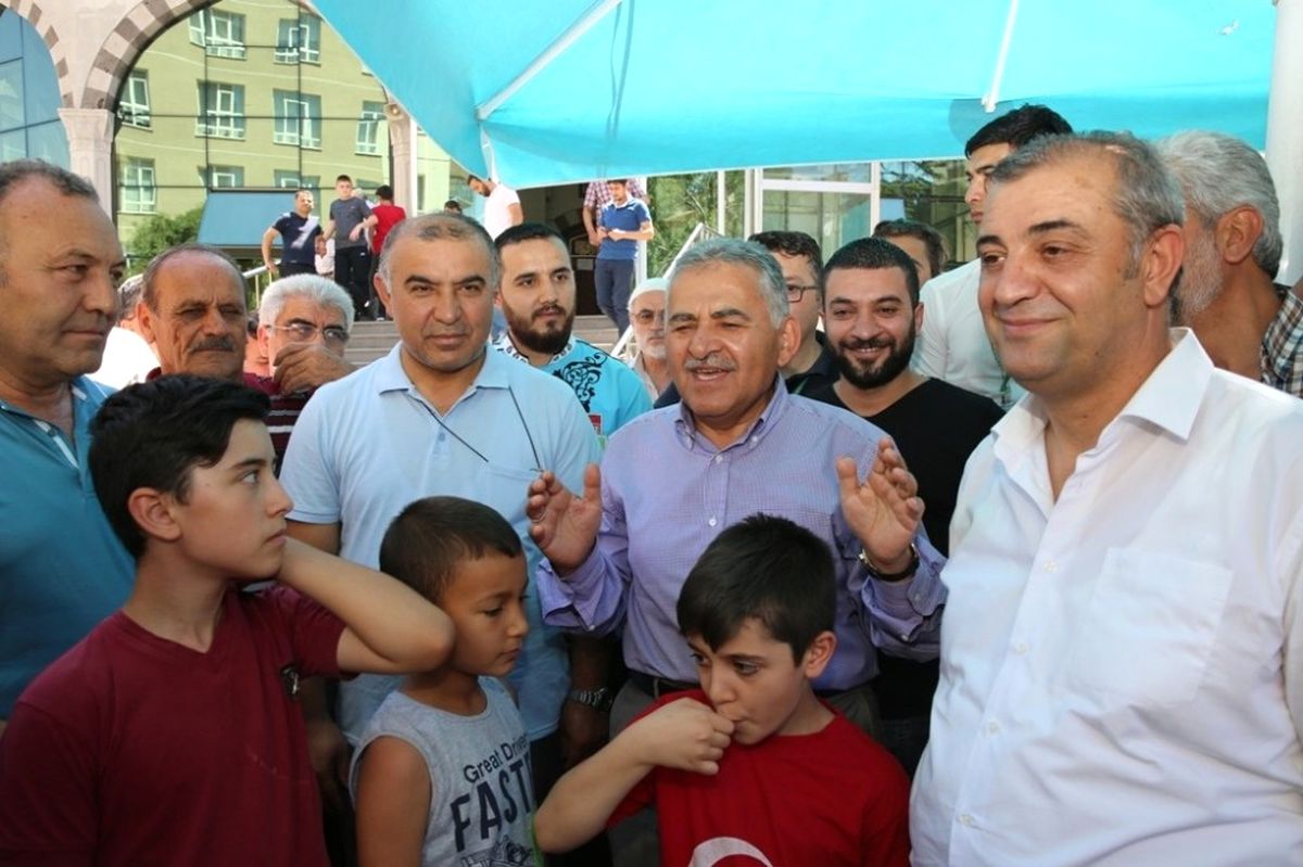 Başkan Büyükkılıç ve Ekibi Aydınlıkevler Mahallesi Halkı ve Esnafı ile Buluştu