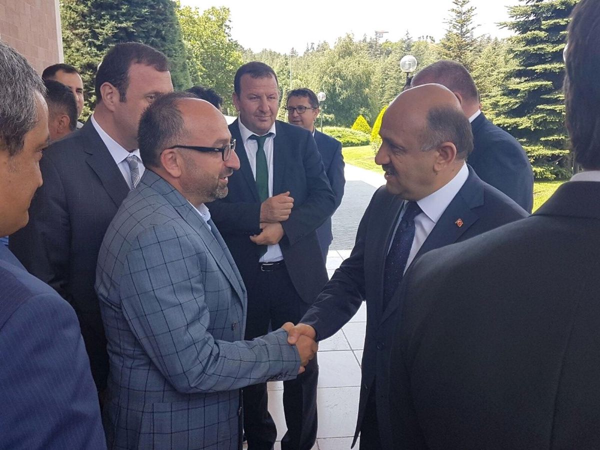 Başkan Üzülmez Başbakan Yardımcısı Işık\'ı Tebrik Etti