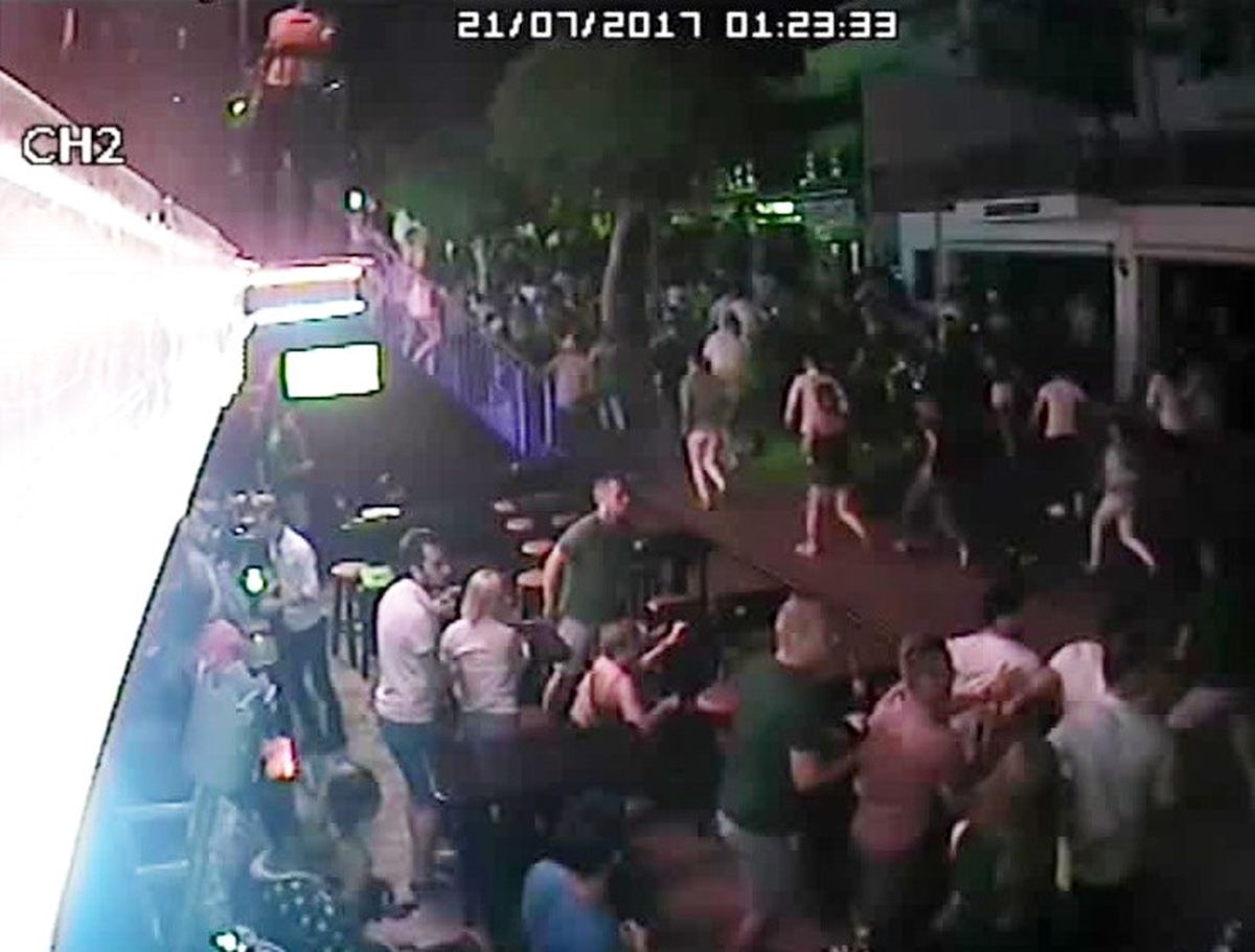 Bodrum\'da Deprem Sırasında Kaçarken Birbirlerini Ezdiler