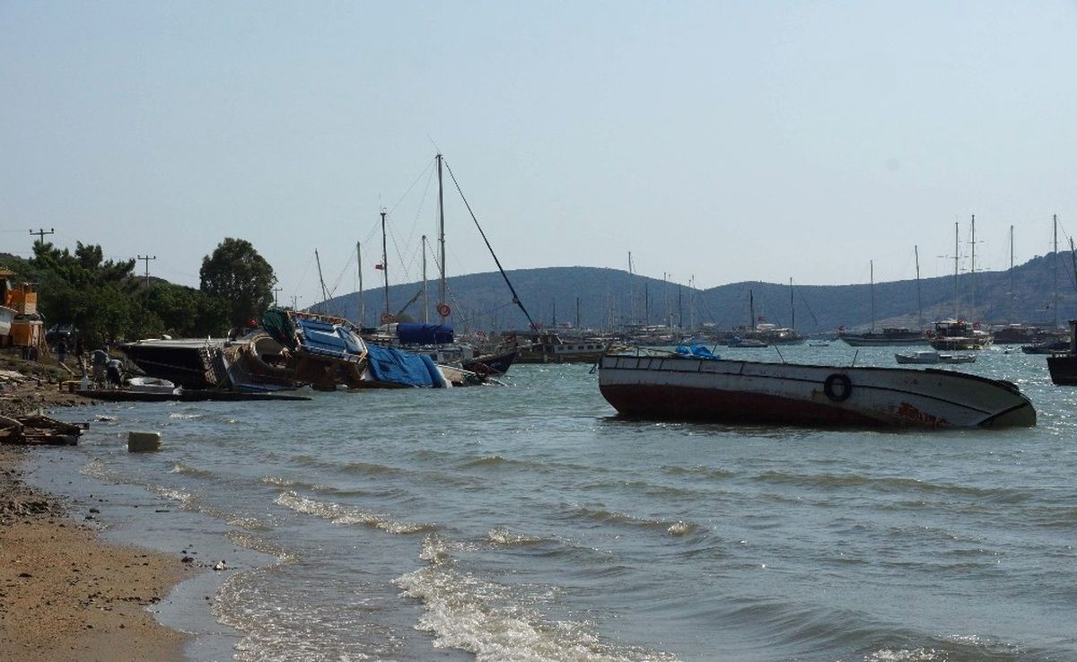 Bodrum\'da Depremin Yaraları Sarılıyor