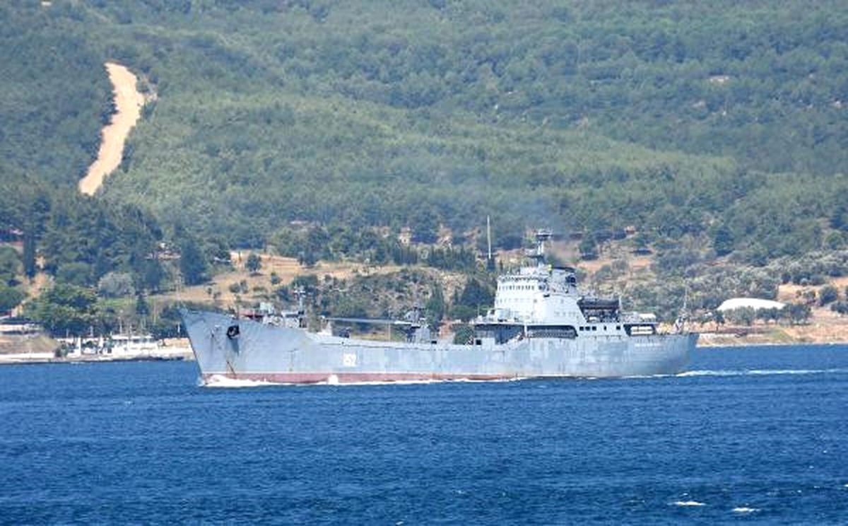 Çanakkale\'den Rus Çıkarma Gemisi Geçti