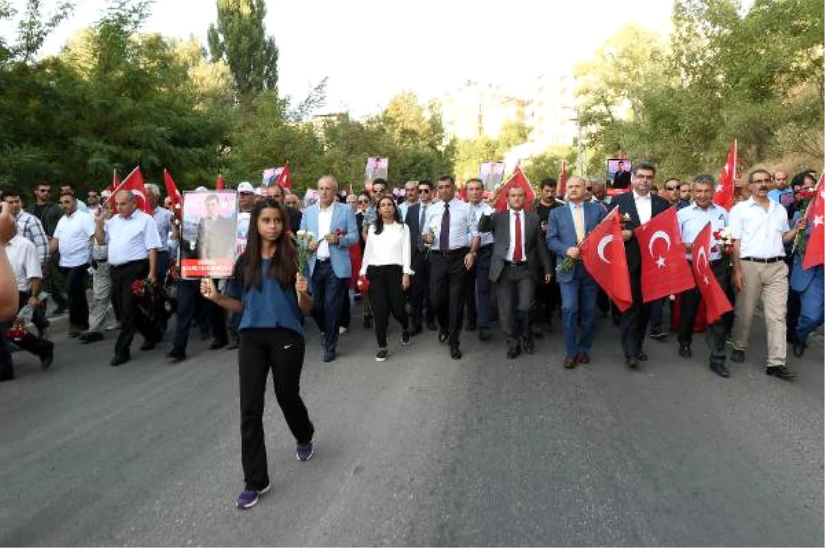 CHP\'den Tunceli\'de, \'Terörü Protesto ve Şehit Necmettin Öğretmeni Anma Yürüyüşü\' (2)