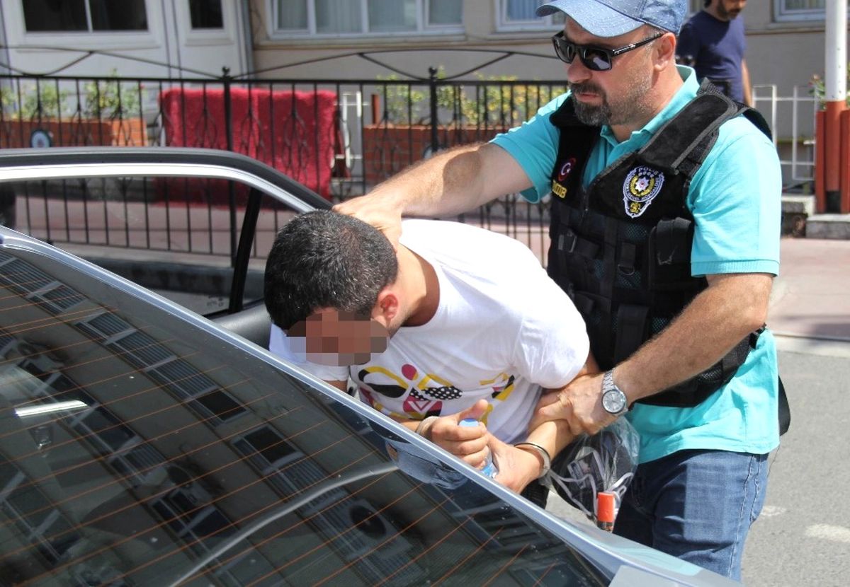 Çocuğun Üzerine Saklanan Bonzainin Sahibi Tutuklandı