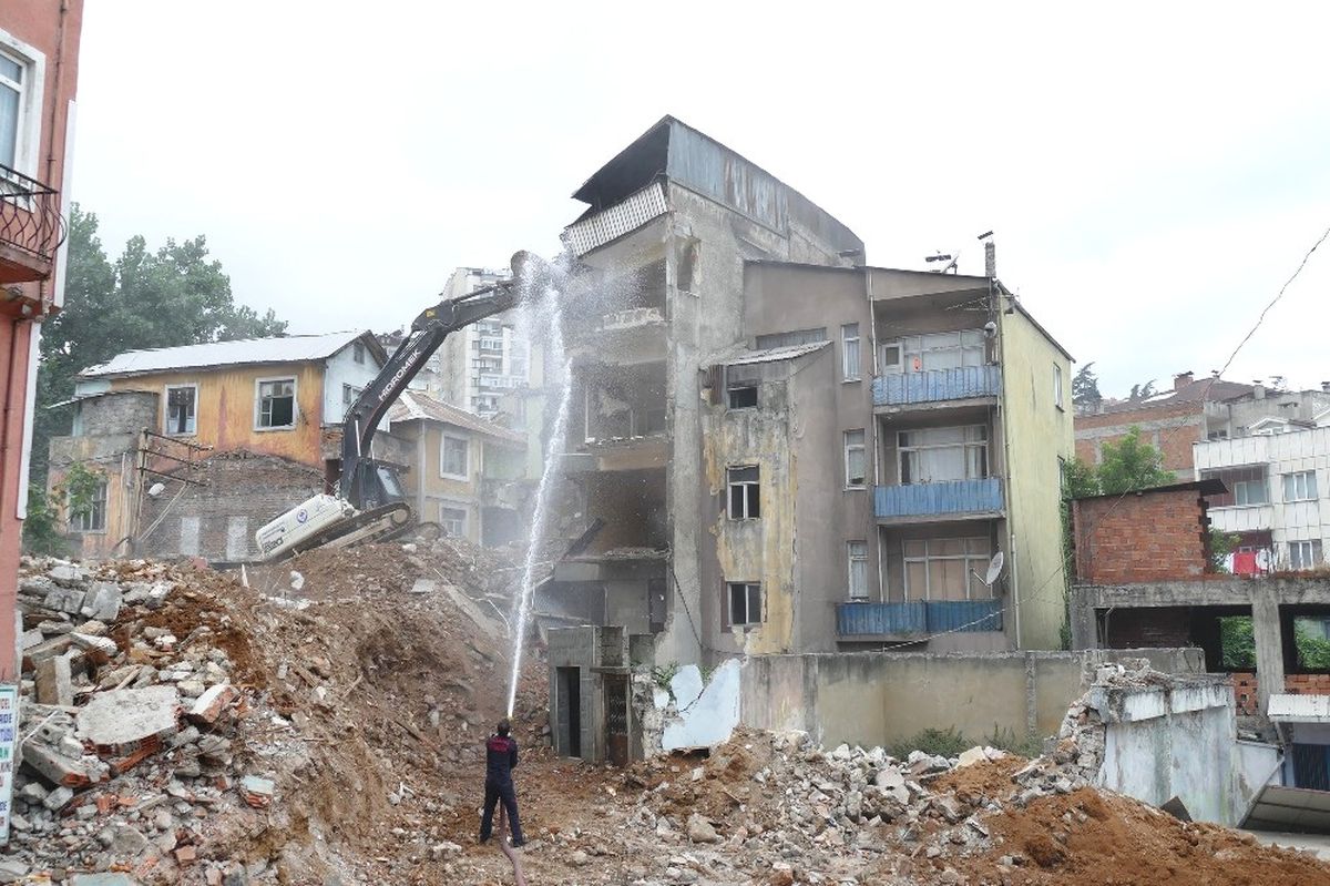 Çömlekçi 2. Etap Kentsel Dönüşüm Alanında Yıkılan Bina Sayısı 15\'e Ulaştı