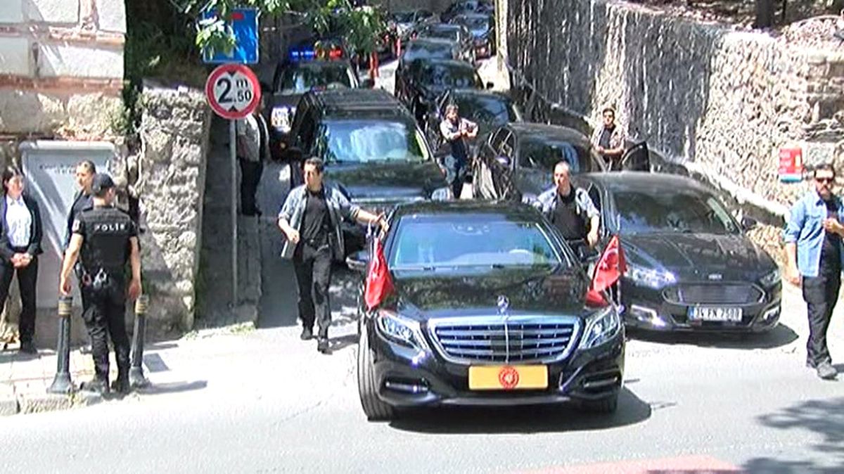 Cumhurbaşkanı Erdoğan Cuma Namazını Beşiktaş\'ta Kıldı