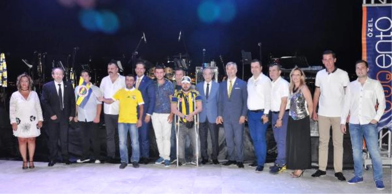 Fenerbahçe\'de İzmir\'de Euroleague Kupasıyla Kutlama