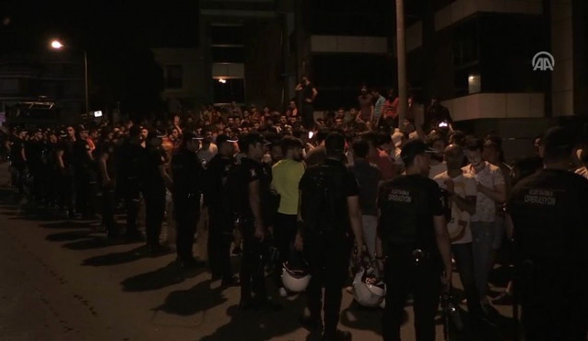 Galatasaraylı Taraftarlardan Florya\'da Protesto